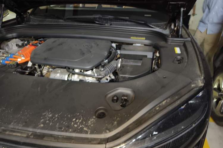Used Hima AITO M9 2025 Extended-Range Ultra Version 52 kWh 6-Seater Engine Bay Left