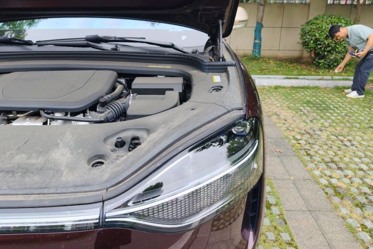 Used Hima AITO M9 2025 Extended-Range Ultra Version 52 kWh 5-Seater Edition Engine Bay Left