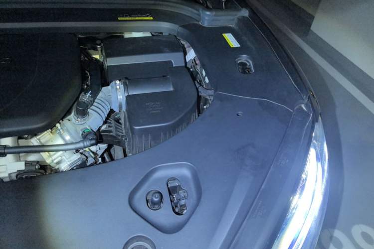 Used Hima AITO M9 2025 Extended-Range Max Version 52 kWh 5-Seater Edition Engine Bay Left