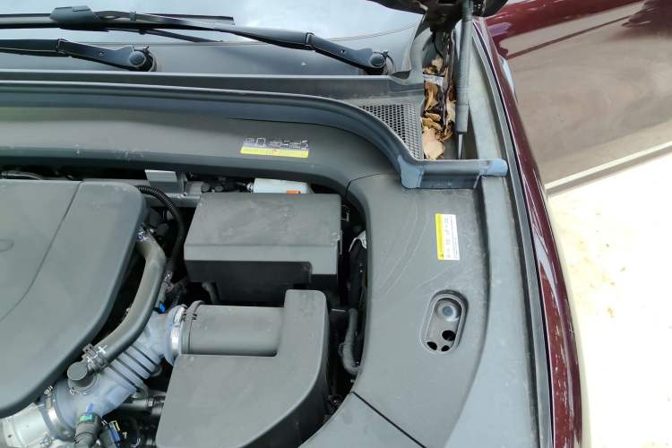 Used Hima AITO M9 2025 Extended-Range Ultra Version 52 kWh 6-Seater Engine Bay Left
