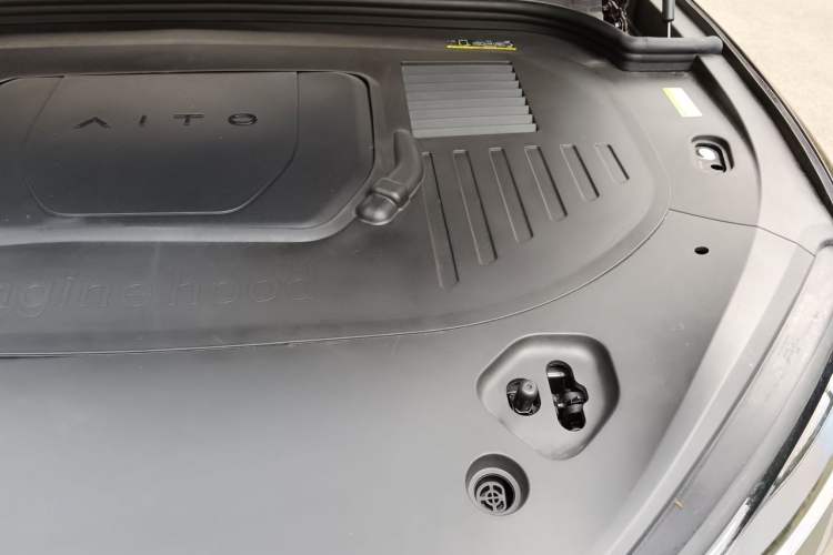 Used Hima AITO M9 2025 Extended-Range Ultra Version 52 kWh 5-Seater Edition Engine Bay Left