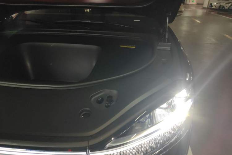 Used Hima AITO M9 2025 All-Electric Ultra Version 100 kWh 5-Seater Model Engine Bay Left
