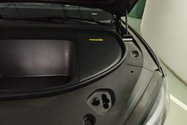 Used Hima AITO M9 2025 All-Electric Ultra Version 100 kWh 5-Seater Model Engine Bay Left