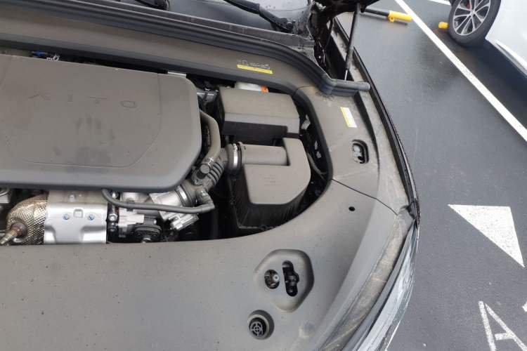 Used Hima AITO M9 2025 Extended-Range Ultra Version 52 kWh 6-Seater Engine Bay Left