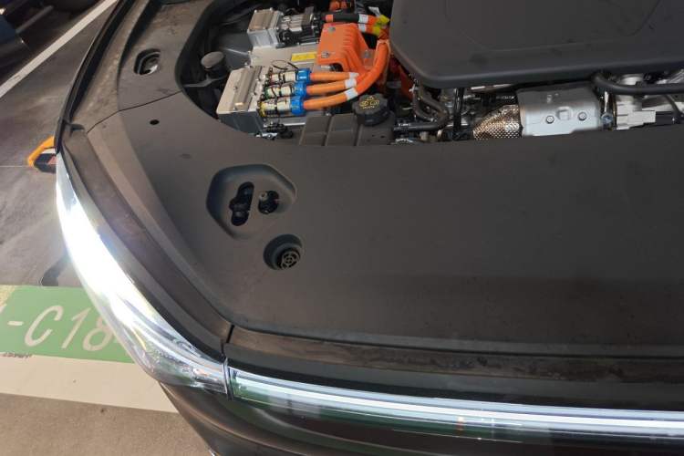 Used Hima AITO M9 2025 Extended-Range Ultra Version 52 kWh 6-Seater Engine Bay Right