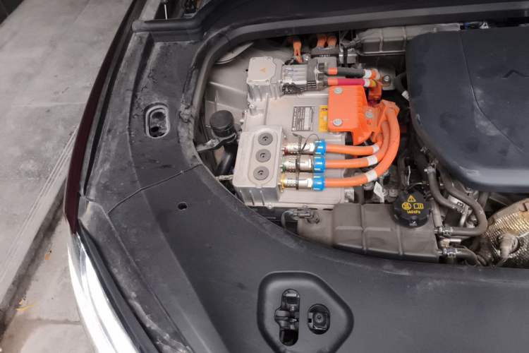 Used Hima AITO M9 2025 Extended-Range Ultra Version 52 kWh 6-Seater Engine Bay Right