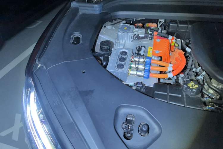 Used Hima AITO M9 2025 Extended-Range Max Version 52 kWh 5-Seater Edition Engine Bay Right