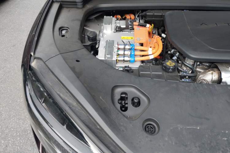 Used Hima AITO M9 2025 Extended-Range Ultra Version 52 kWh 6-Seater Engine Bay Right