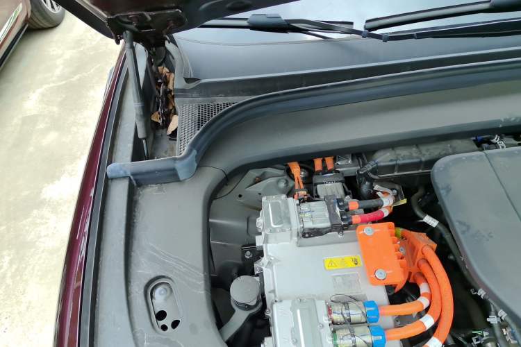 Used Hima AITO M9 2025 Extended-Range Ultra Version 52 kWh 6-Seater Engine Bay Right