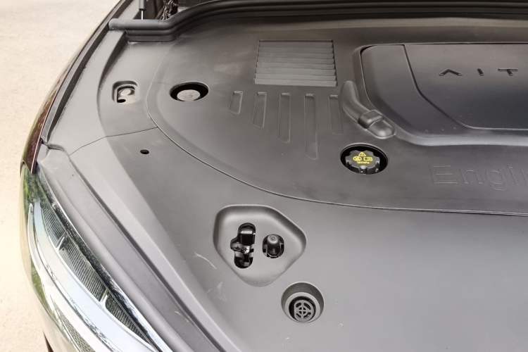 Used Hima AITO M9 2025 Extended-Range Ultra Version 52 kWh 5-Seater Edition Engine Bay Right