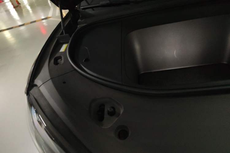 Used Hima AITO M9 2025 All-Electric Ultra Version 100 kWh 5-Seater Model Engine Bay Right