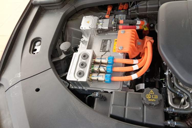 Used Hima AITO M9 2025 Extended-Range Ultra Version 52 kWh 6-Seater Engine Bay Right