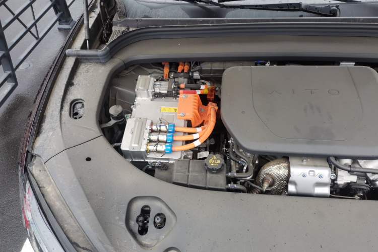 Used Hima AITO M9 2025 Extended-Range Ultra Version 52 kWh 6-Seater Engine Bay Right