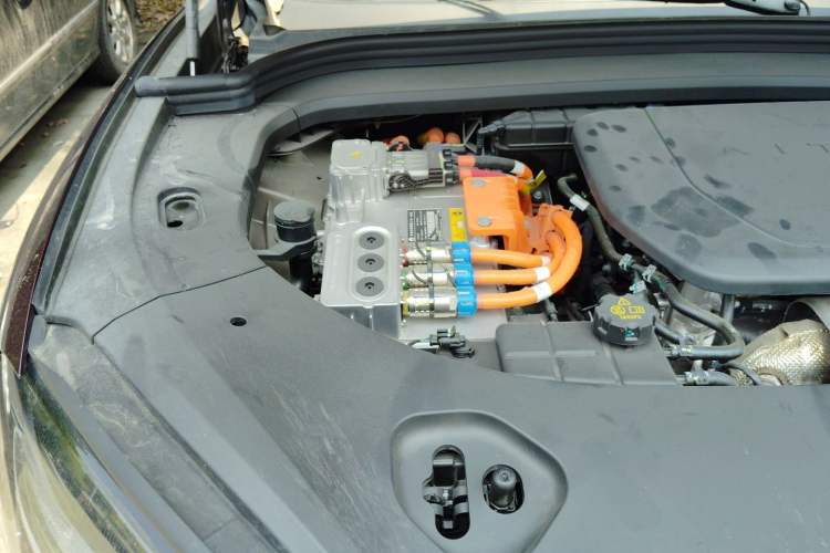 Used Hima AITO M9 2025 Extended-Range Ultra Version 52 kWh 6-Seater Engine Bay Right