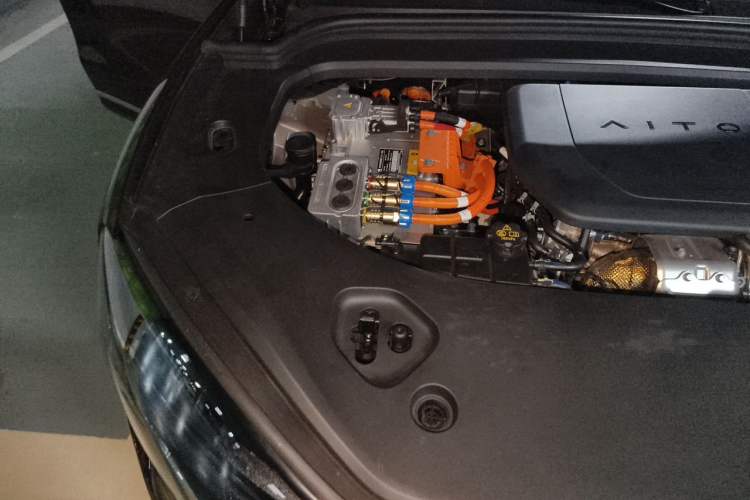 Used Hima AITO M9 2025 Extended-Range Ultra Version 52 kWh 6-Seater Engine Bay Right
