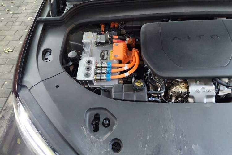 Used Hima AITO M9 2025 Extended-Range Ultra Version 52 kWh 6-Seater Engine Bay Right