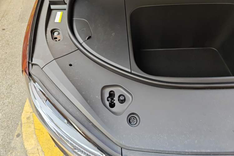Used Hima AITO M9 2025 Pure Electric Ultra Version 100 kWh 6-Seater Model Engine Bay Right