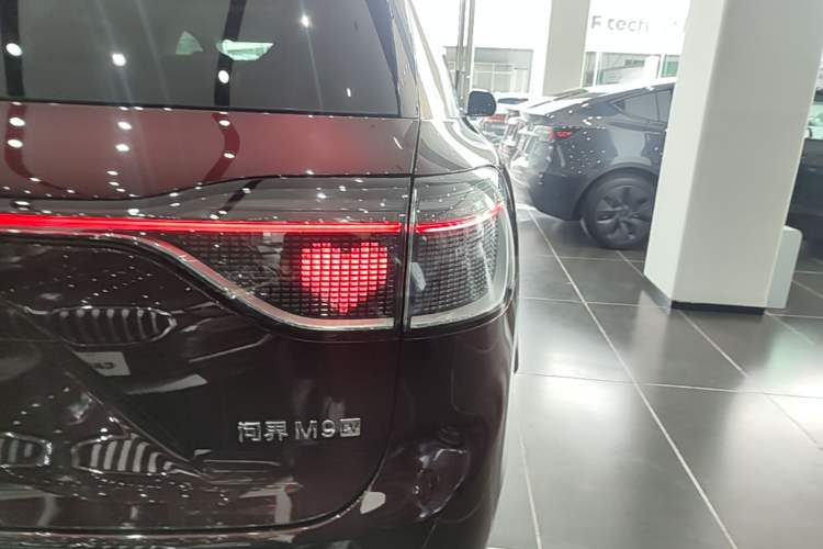 Used Hima AITO M9 2025 All-Electric Ultra Version 100 kWh 5-Seater Model Exterior 3