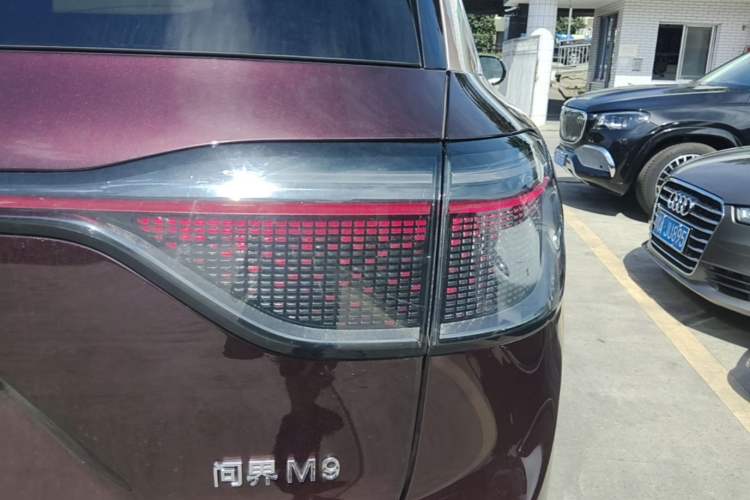 Used Hima AITO M9 2025 Extended-Range Ultra Version 52 kWh 6-Seater Exterior 3