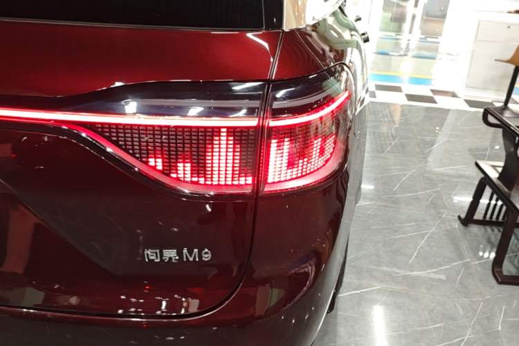 Used Hima AITO M9 2025 Extended-Range Ultra Version 52 kWh 6-Seater Exterior 3