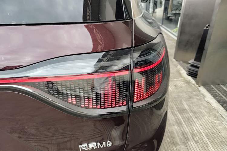 Used Hima AITO M9 2025 Extended-Range Ultra Version 52 kWh 5-Seater Edition Exterior 3