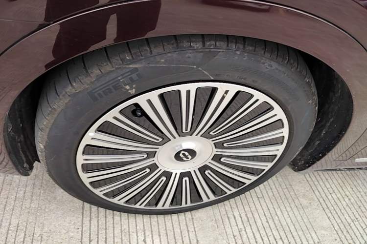 Used Hima AITO M9 2025 Extended-Range Ultra Version 52 kWh 5-Seater Edition Exterior 4