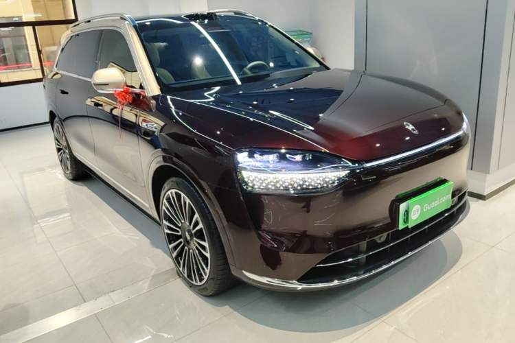 Used Hima AITO M9 2025 Extended-Range Ultra Version 52 kWh 5-Seater Edition Front Right 45 Deg
