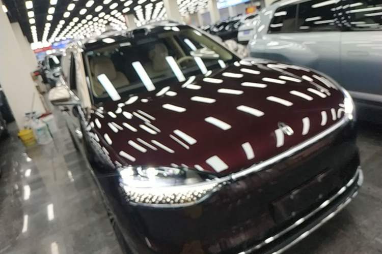 Used Hima AITO M9 2025 Extended-Range Ultra Version 52 kWh 6-Seater Front Right 45 Deg