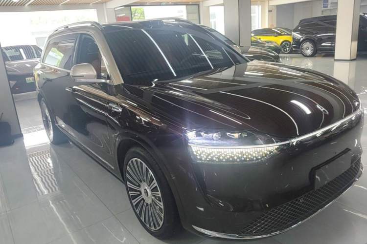 Used Hima AITO M9 2025 Pure Electric Ultra Version 100 kWh 6-Seater Model Front Right 45 Deg