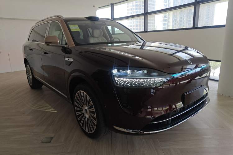 Used Hima AITO M9 2025 Extended-Range Ultra Version 52 kWh 6-Seater Front Right 45 Deg
