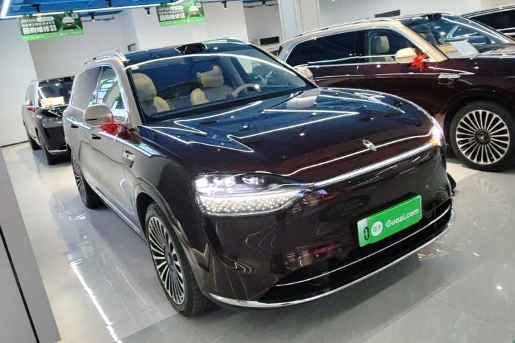 Used Hima AITO M9 2025 Extended-Range Ultra Version 52 kWh 6-Seater Front Right 45 Deg