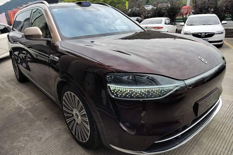 Used Hima AITO M9 2025 Extended-Range Ultra Version 52 kWh 5-Seater Edition Front Right 45 Deg