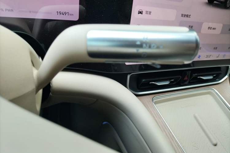 Used Hima AITO M9 2025 Extended-Range Ultra Version 52 kWh 6-Seater Gear Lever