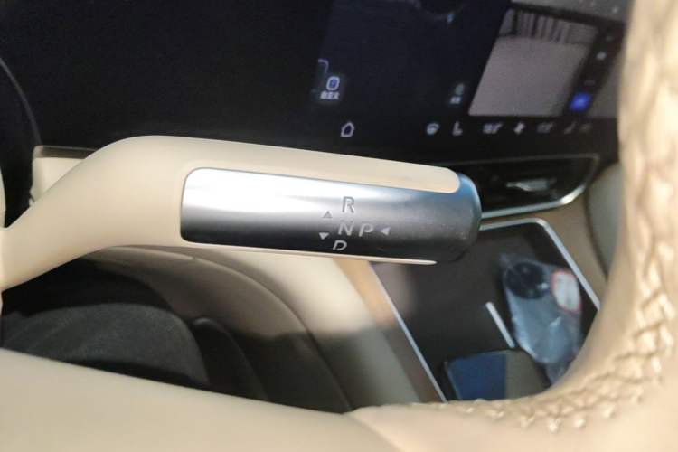 Used Hima AITO M9 2025 Extended-Range Ultra Version 52 kWh 5-Seater Edition Gear Lever
