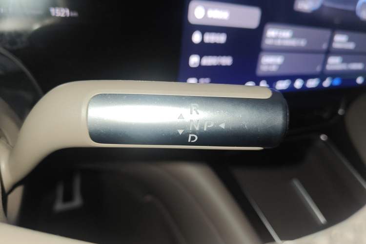 Used Hima AITO M9 2025 Extended-Range Ultra Version 52 kWh 5-Seater Edition Gear Lever