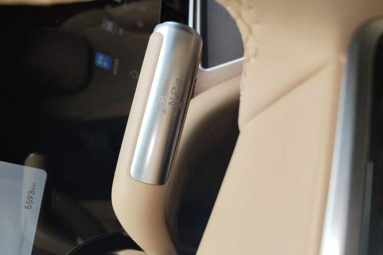 Used Hima AITO M9 2025 Extended-Range Ultra Version 52 kWh 6-Seater Gear Lever