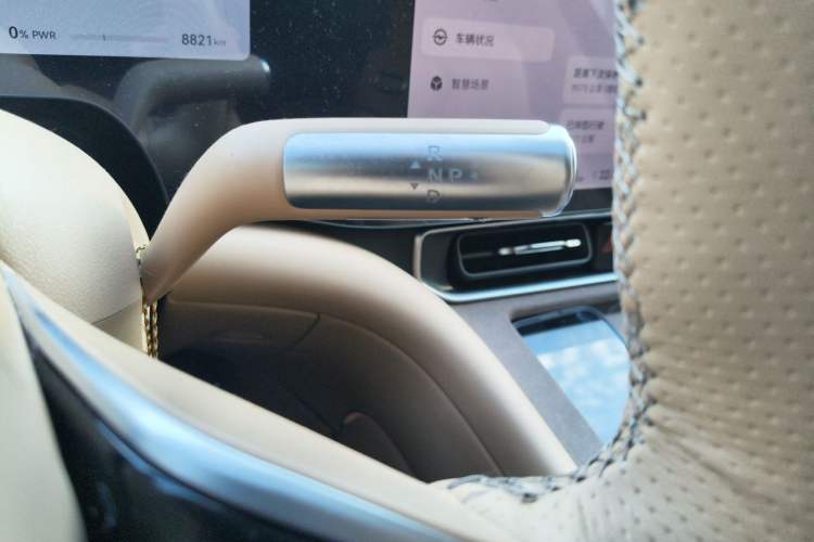 Used Hima AITO M9 2025 Extended-Range Ultra Version 52 kWh 6-Seater Gear Lever