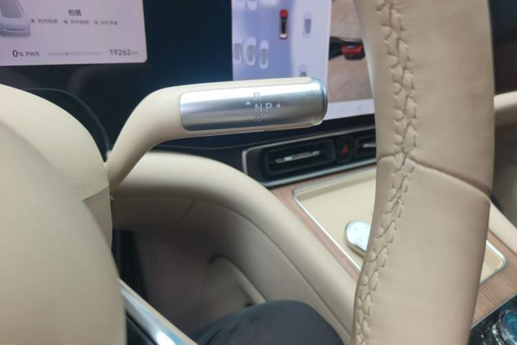 Used Hima AITO M9 2025 Extended-Range Ultra Version 52 kWh 5-Seater Edition Gear Lever