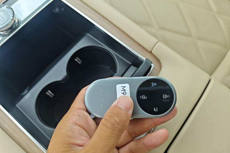 Used Hima AITO M9 2025 Extended-Range Ultra Version 52 kWh 6-Seater Interior 1
