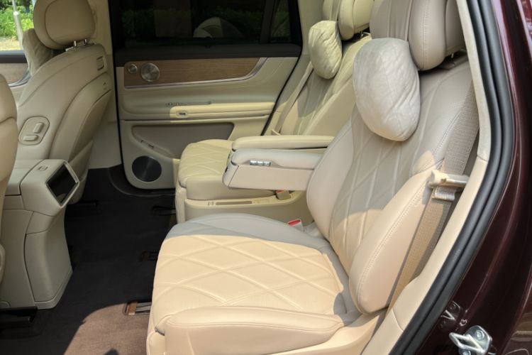 Used Hima AITO M9 2025 Extended-Range Ultra Version 52 kWh 6-Seater Interior 1