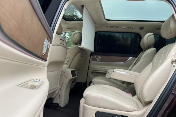 Used Hima AITO M9 2025 Extended-Range Ultra Version 52 kWh 6-Seater Interior 2