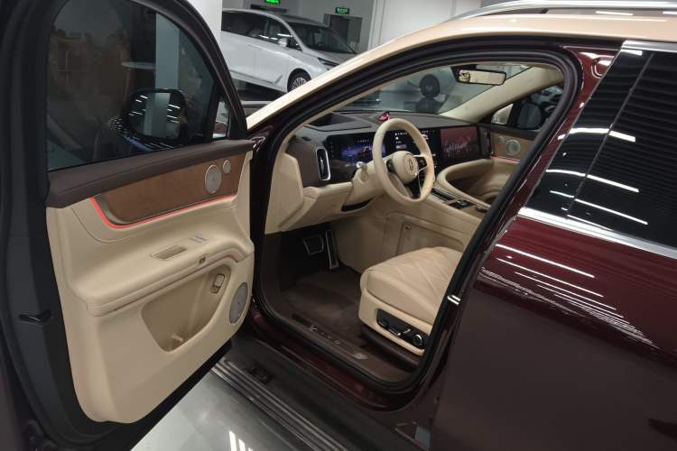 Used Hima AITO M9 2025 Extended-Range Ultra Version 52 kWh 6-Seater Interior 3