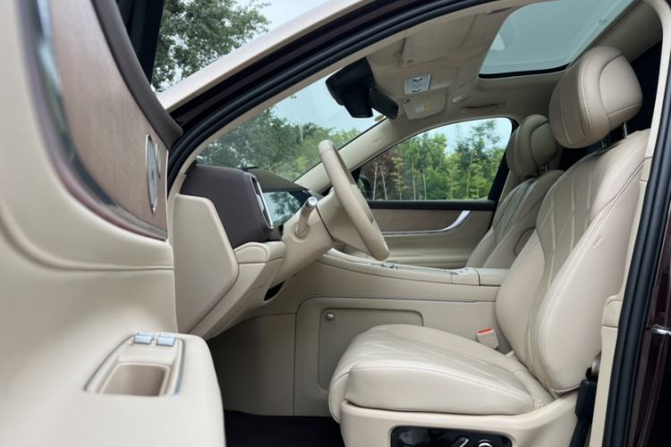Used Hima AITO M9 2025 Extended-Range Ultra Version 52 kWh 6-Seater Interior 3