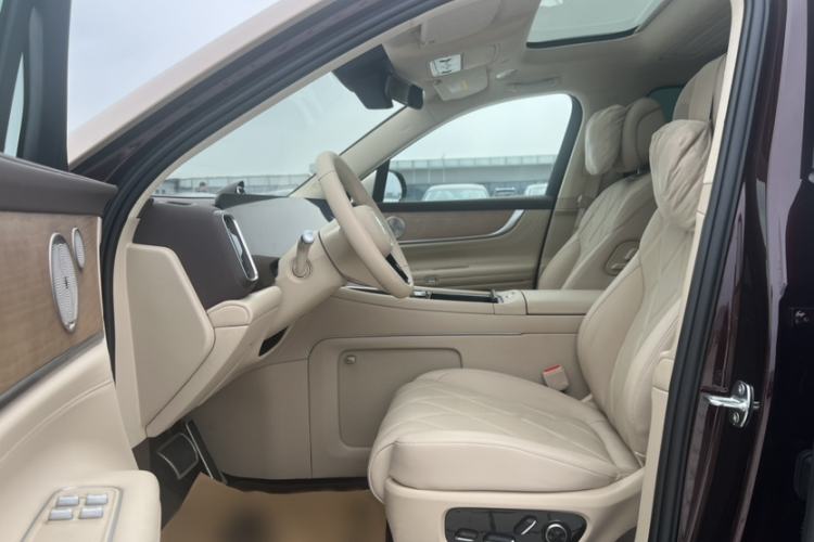Used Hima AITO M9 2025 Extended-Range Ultra Version 52 kWh 6-Seater Interior 3