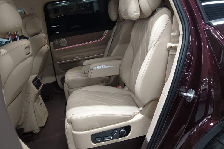 Used Hima AITO M9 2025 Extended-Range Ultra Version 52 kWh 6-Seater Interior 4