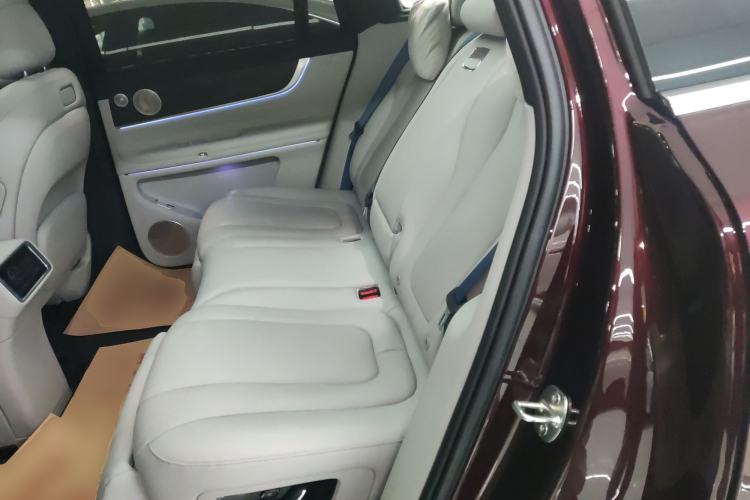 Used Hima AITO M9 2025 Extended-Range Ultra Version 52 kWh 5-Seater Edition Interior 4