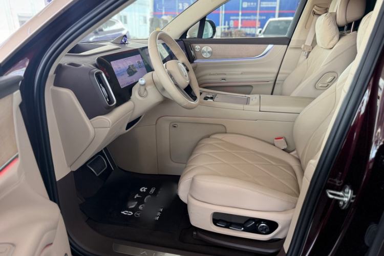 Used Hima AITO M9 2025 Extended-Range Ultra Version 52 kWh 6-Seater Interior 4