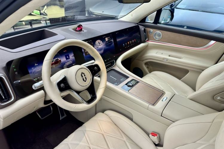 Used Hima AITO M9 2025 Extended-Range Ultra Version 52 kWh 6-Seater Interior 4