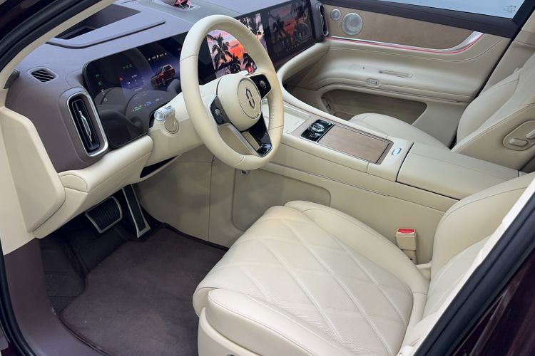 Used Hima AITO M9 2025 Extended-Range Ultra Version 52 kWh 6-Seater Interior 5