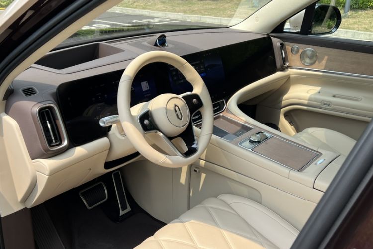 Used Hima AITO M9 2025 Extended-Range Ultra Version 52 kWh 6-Seater Interior 5